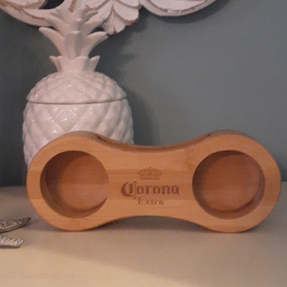 & Corona Bamboo Cell Phone Holder/sound amplifier